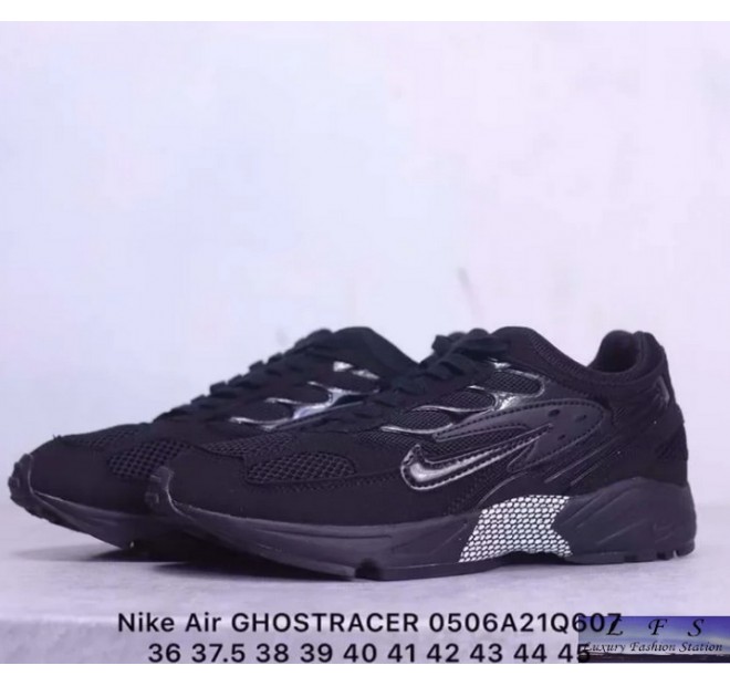 Nike air跑步鞋